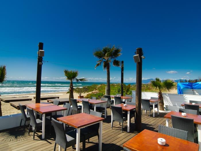 Famous chiringuitos and beach restaurants
