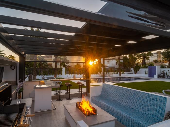 50m2 terrace with outdoor BBQ (gas and charcoal), neat marble tiles and two comfortable benches