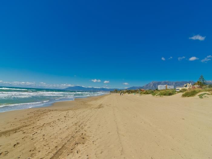 Playa el Alicate beach with moderate waves and no rocks at 300m from villa