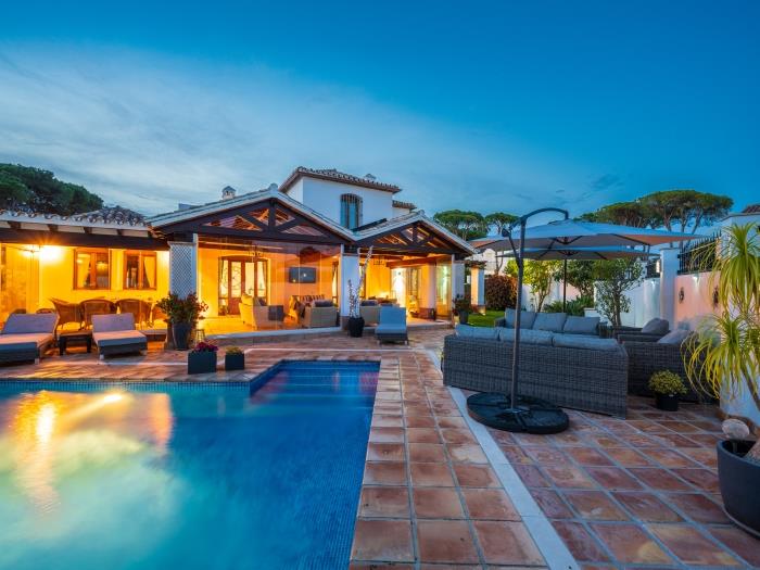 Four bedroom villa with pool and garden