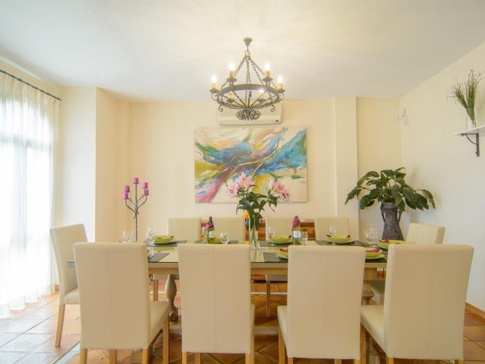 Wooden table and 6 chairs in dining area