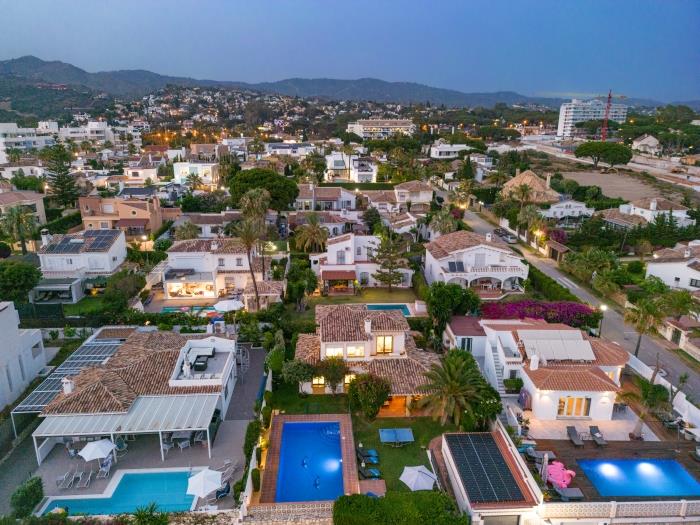 Exclusive Las Chapas Playa, a quiet neighborhood of beautiful private villas