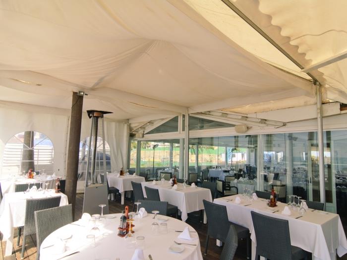 Beach restaurants with local specialities