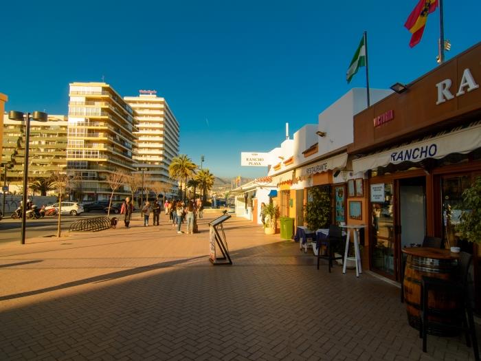 Beautiful area with restaurants and supermarkets