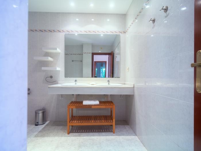 Family bathroom with double sink, bidet, toilet, bathtub
