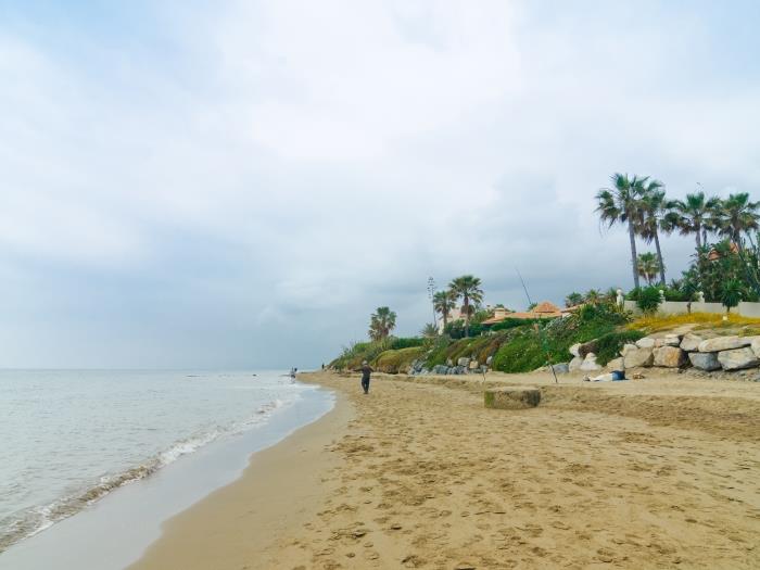 In 350m from the house, you reach the beautiful Playa de Artola