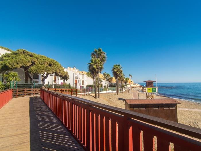 Award-winning beaches of Costa del Sol connected through a seaside boardwalk stretching 5 km