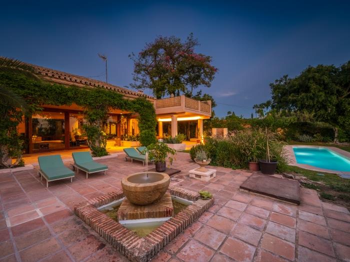 Beautiful villa with garden, patio, pool and BBQ area