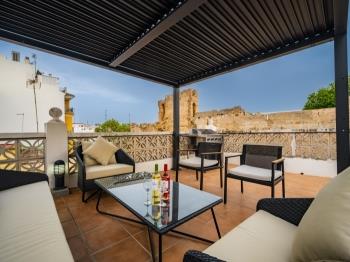 Central Marbella townhouse large solarium bbq