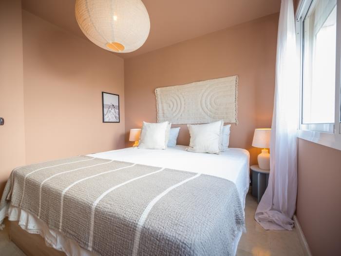 Double bed and lamps with shade