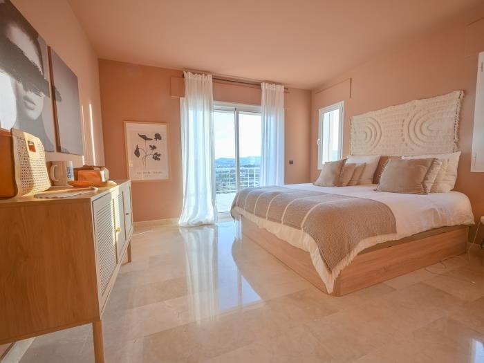 Bedroom with double bed, chest of drawers and with exit to terrace