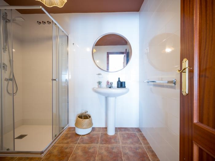 En suite bathroom with walk in shower with rainhead